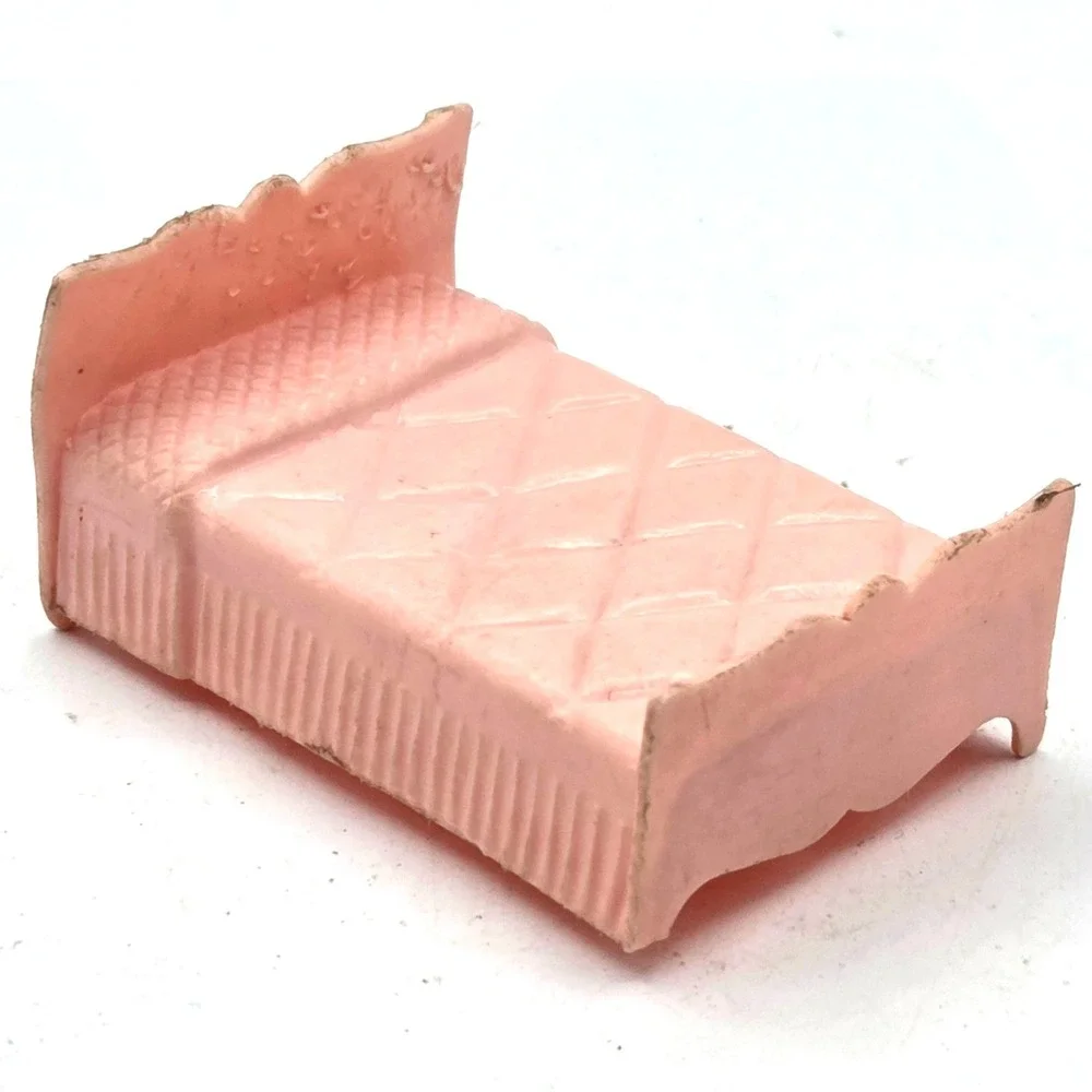 VINTAGE  Marx Dollhouse Pink Bed 1940's 50's